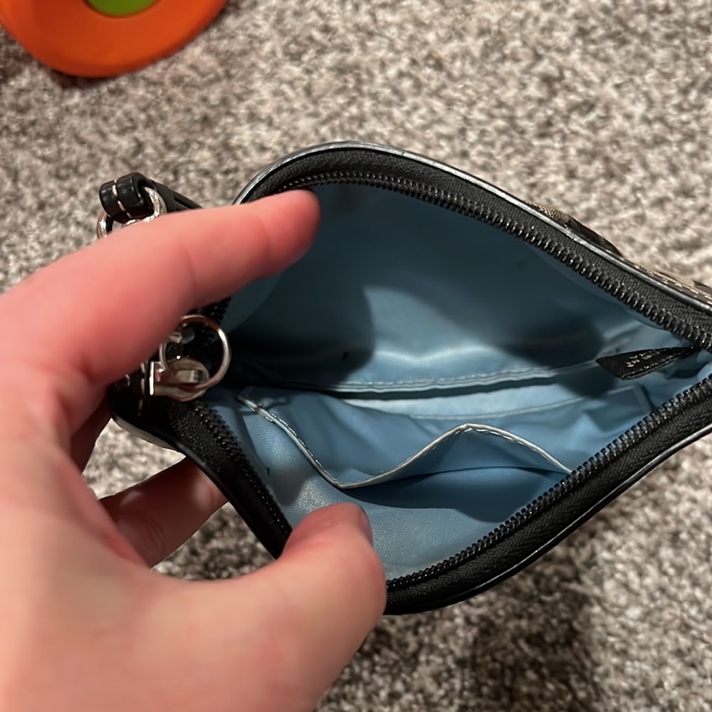 Coach wristlet - Picture 3 of 3